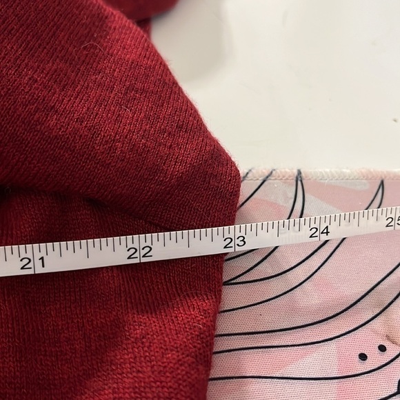 SOFT surroundings dark red long sleeve cardigan fabric insert on back. - Picture 7 of 9